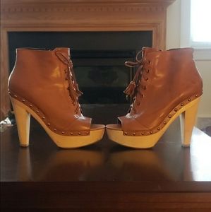Via Spiga - V Andes Caramel Leather Bootie